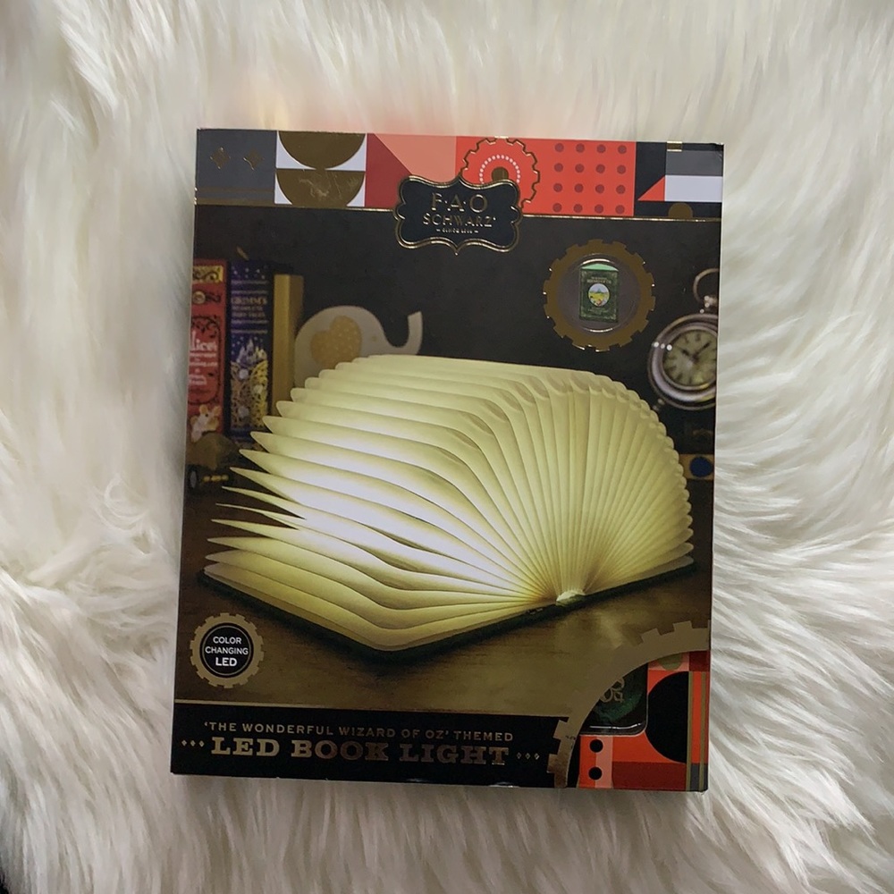 FAO schwarz classic novel LED book light